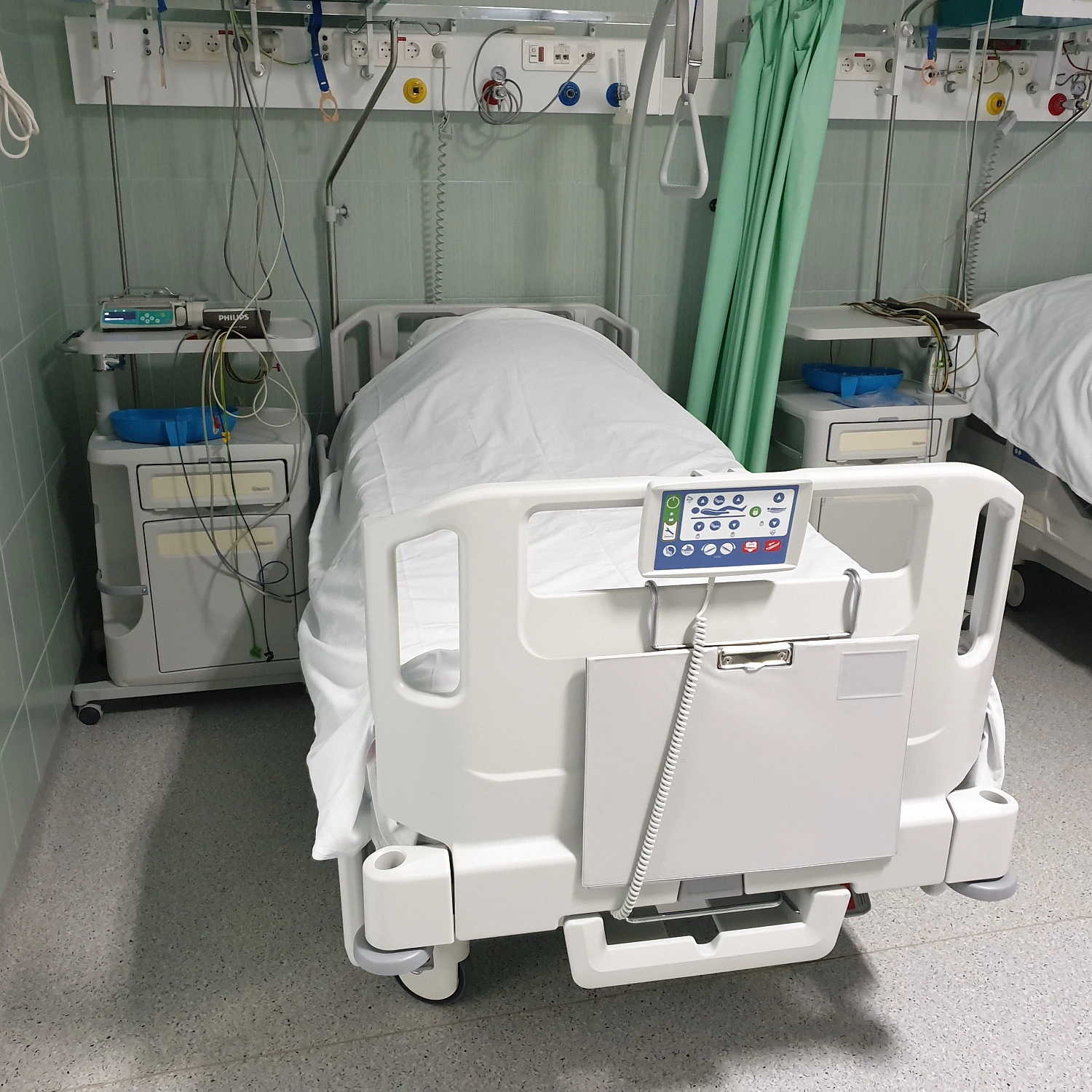 В частную клинику в Боткинском поставлена медицинская мебель Malvestio