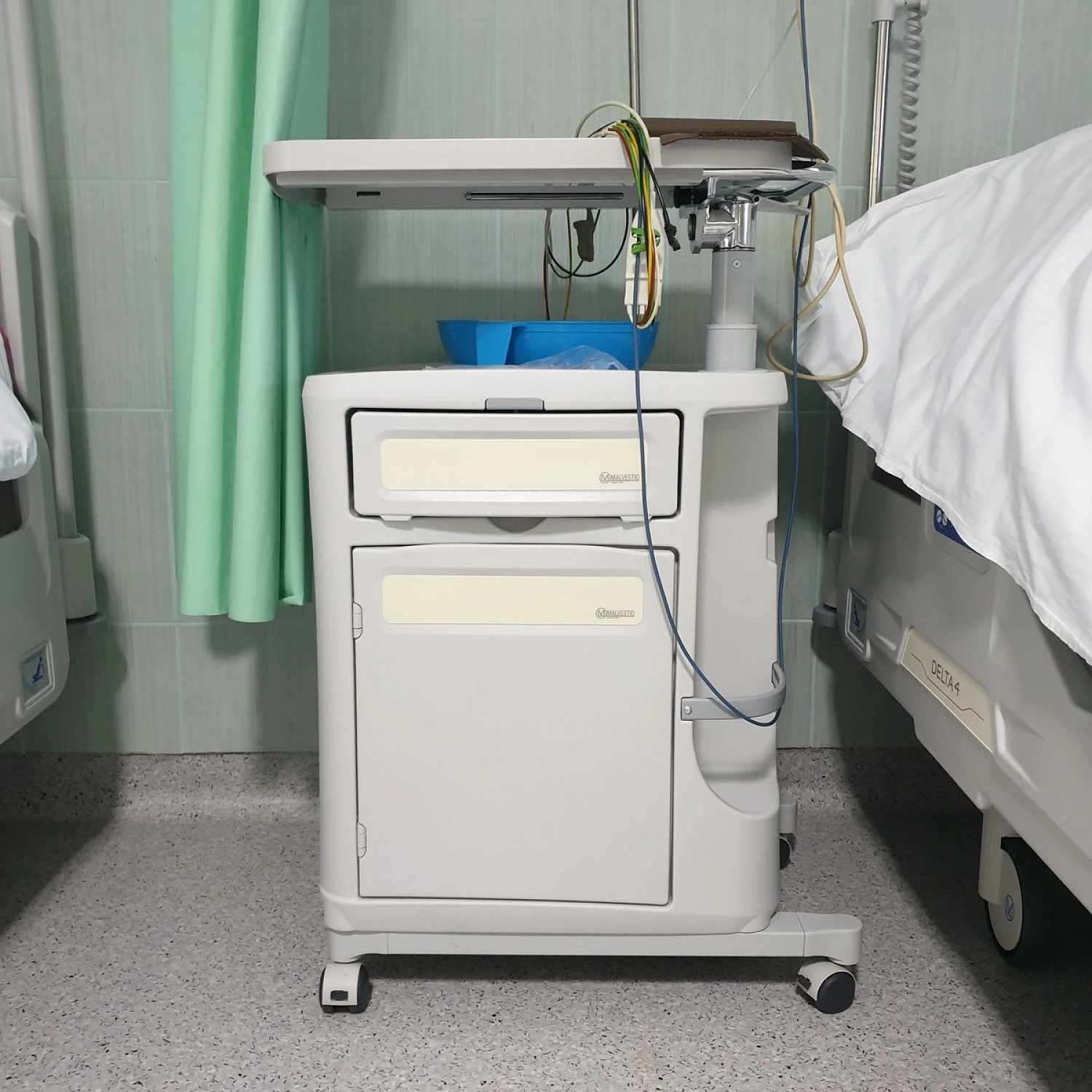В частную клинику в Боткинском поставлена медицинская мебель Malvestio